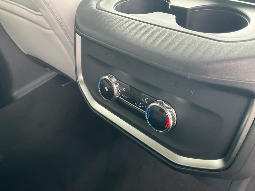 new 2025 Ford Expedition car, priced at $73,595