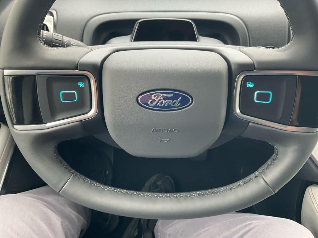 new 2025 Ford Expedition car, priced at $73,595