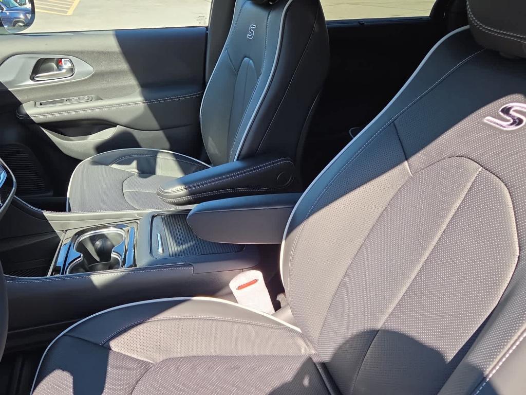 new 2026 Chrysler Pacifica car, priced at $53,005