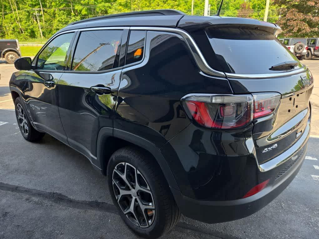 new 2024 Jeep Compass car, priced at $32,900