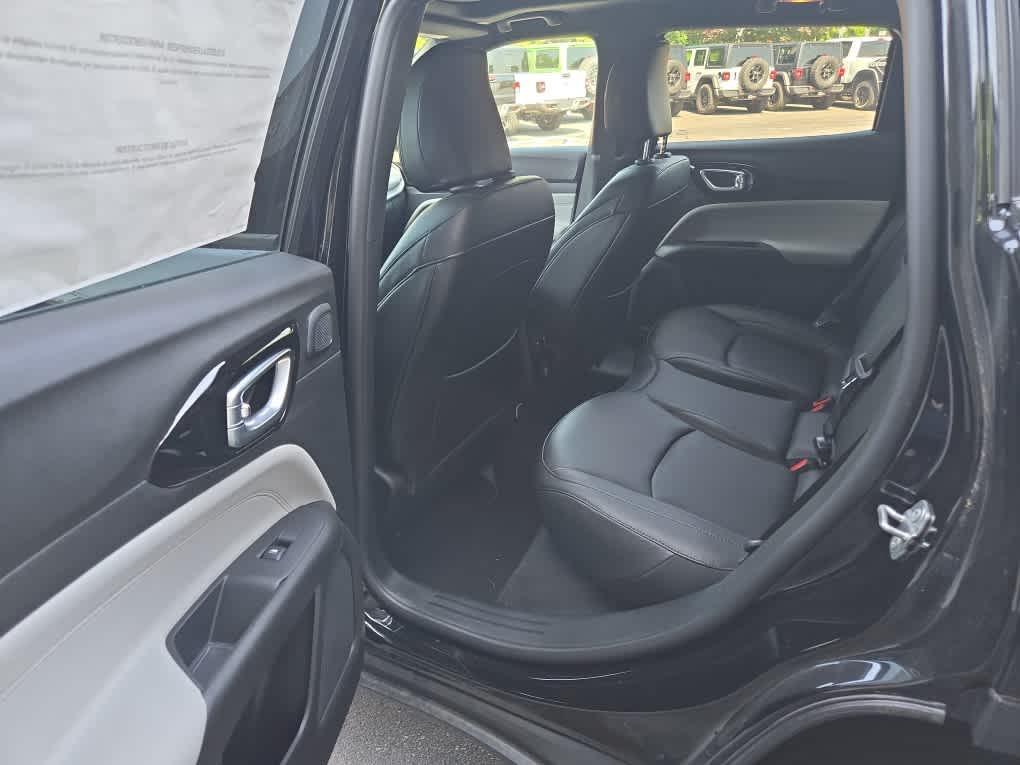 new 2024 Jeep Compass car, priced at $32,900