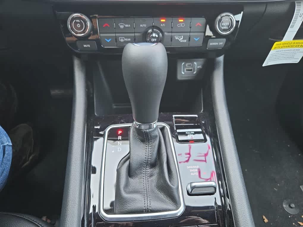 new 2024 Jeep Compass car, priced at $32,900