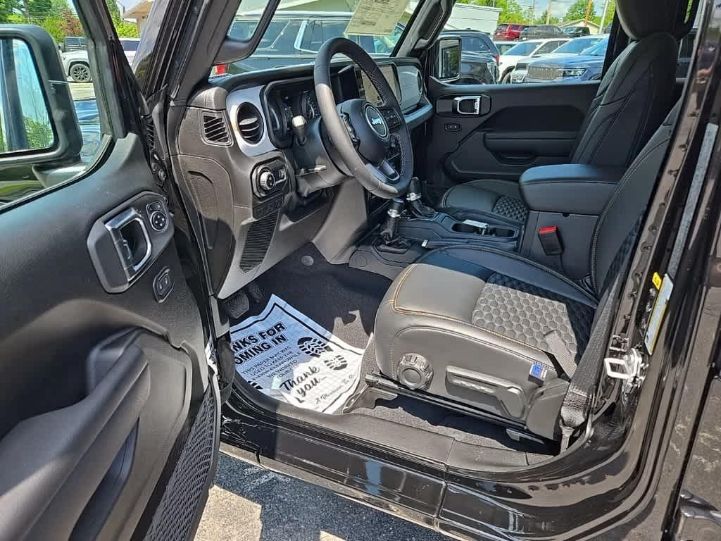 new 2025 Jeep Gladiator car
