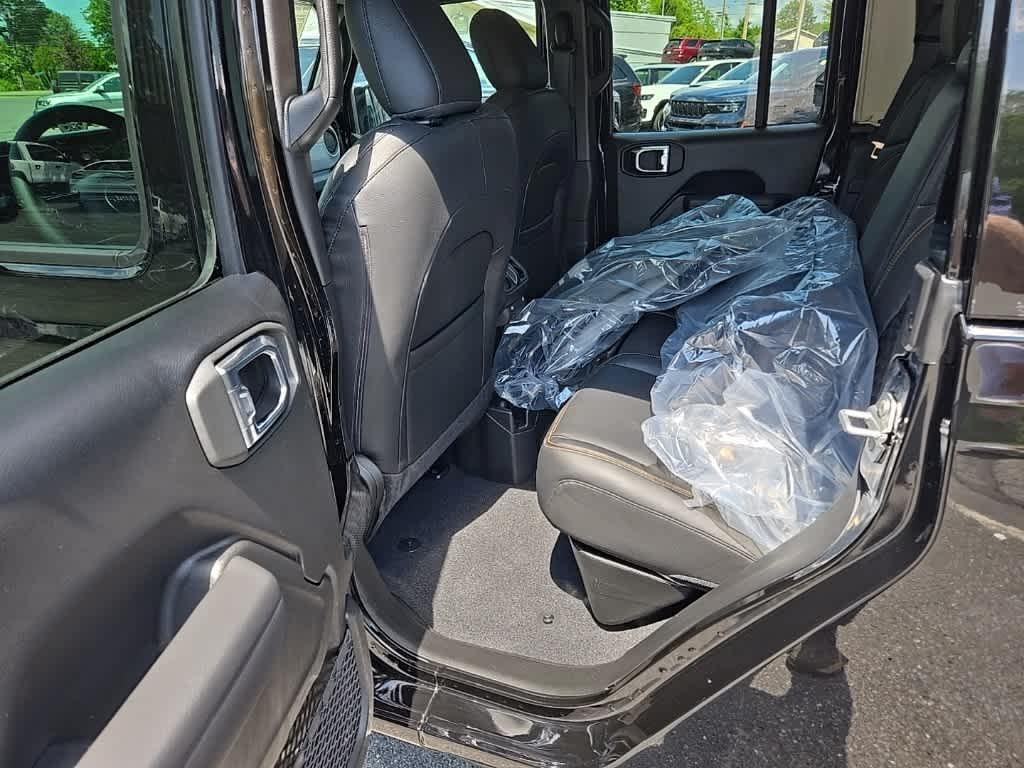 new 2025 Jeep Gladiator car
