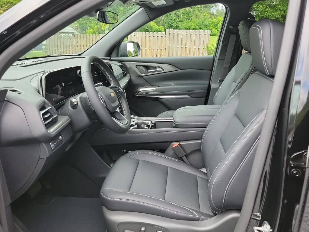 new 2025 Chevrolet Traverse car, priced at $46,060