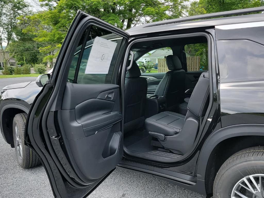 new 2025 Chevrolet Traverse car, priced at $46,060