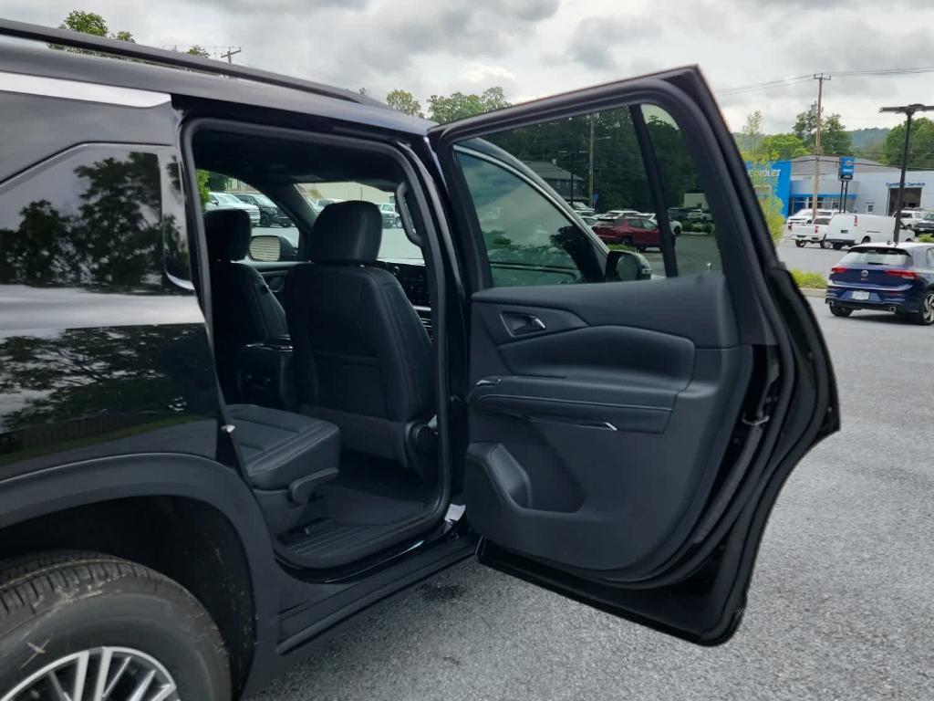 new 2025 Chevrolet Traverse car, priced at $46,060
