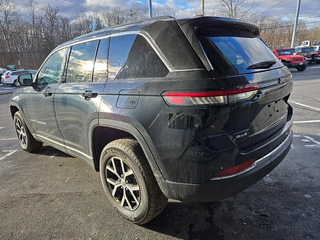 new 2025 Jeep Grand Cherokee car, priced at $44,795