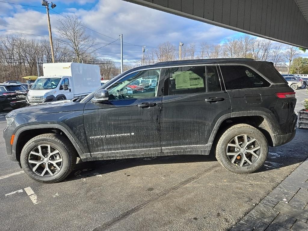 new 2025 Jeep Grand Cherokee car, priced at $44,795