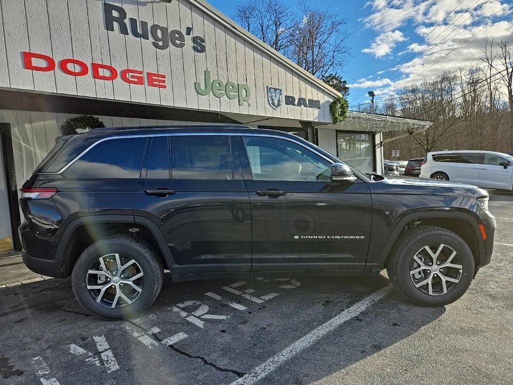 new 2025 Jeep Grand Cherokee car, priced at $44,795