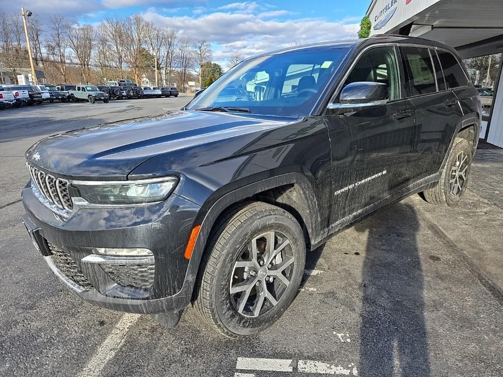 new 2025 Jeep Grand Cherokee car, priced at $44,795