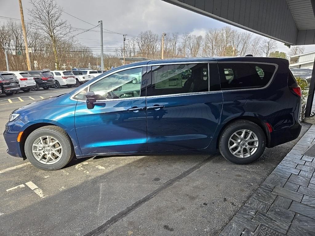 new 2025 Chrysler Pacifica car, priced at $41,640