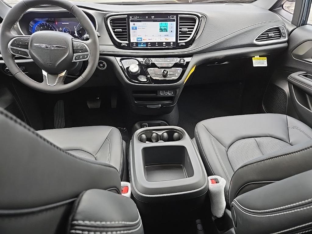 new 2025 Chrysler Pacifica car, priced at $41,640