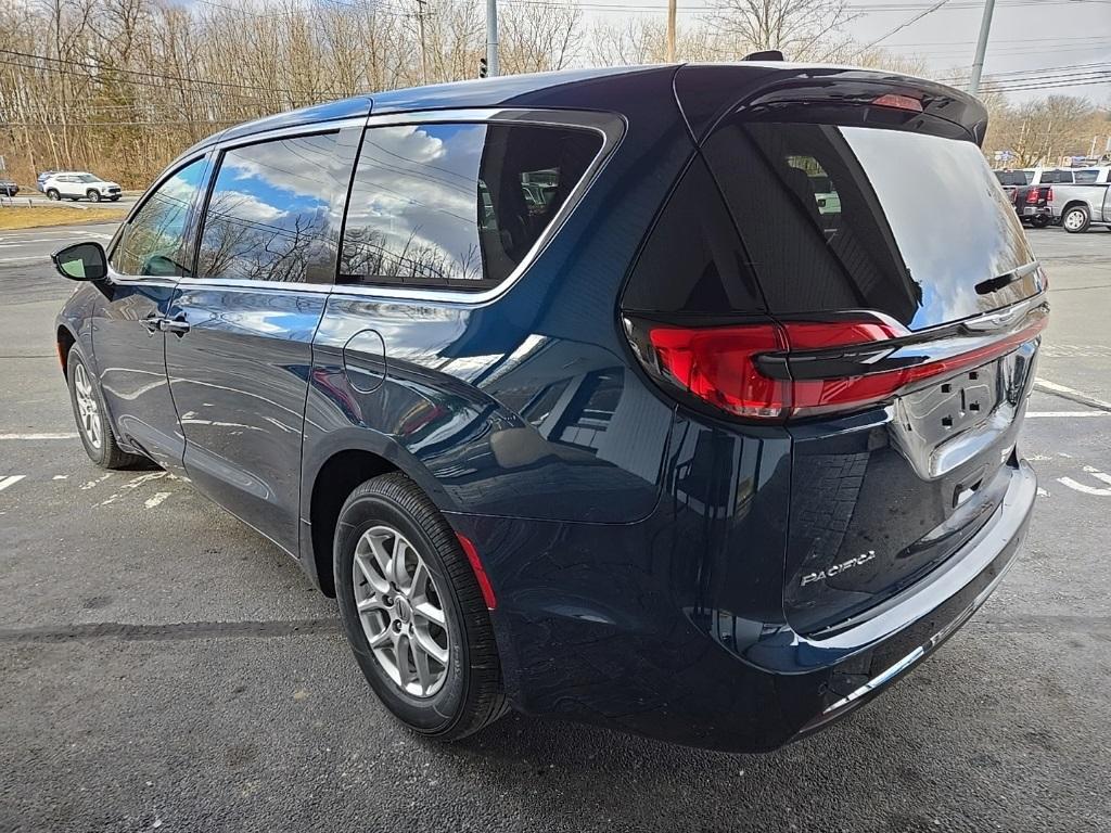 new 2025 Chrysler Pacifica car, priced at $41,640