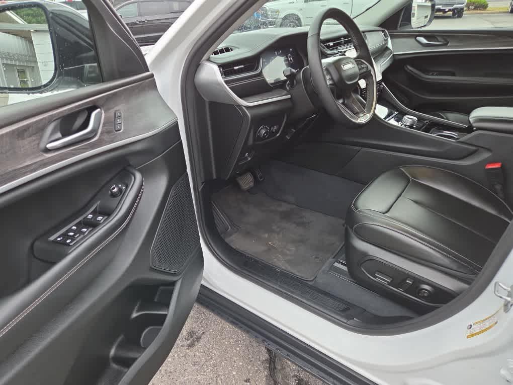 used 2023 Jeep Grand Cherokee car, priced at $27,854