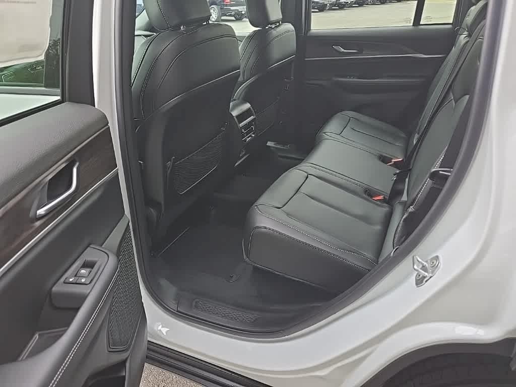 new 2025 Jeep Grand Cherokee car, priced at $46,011