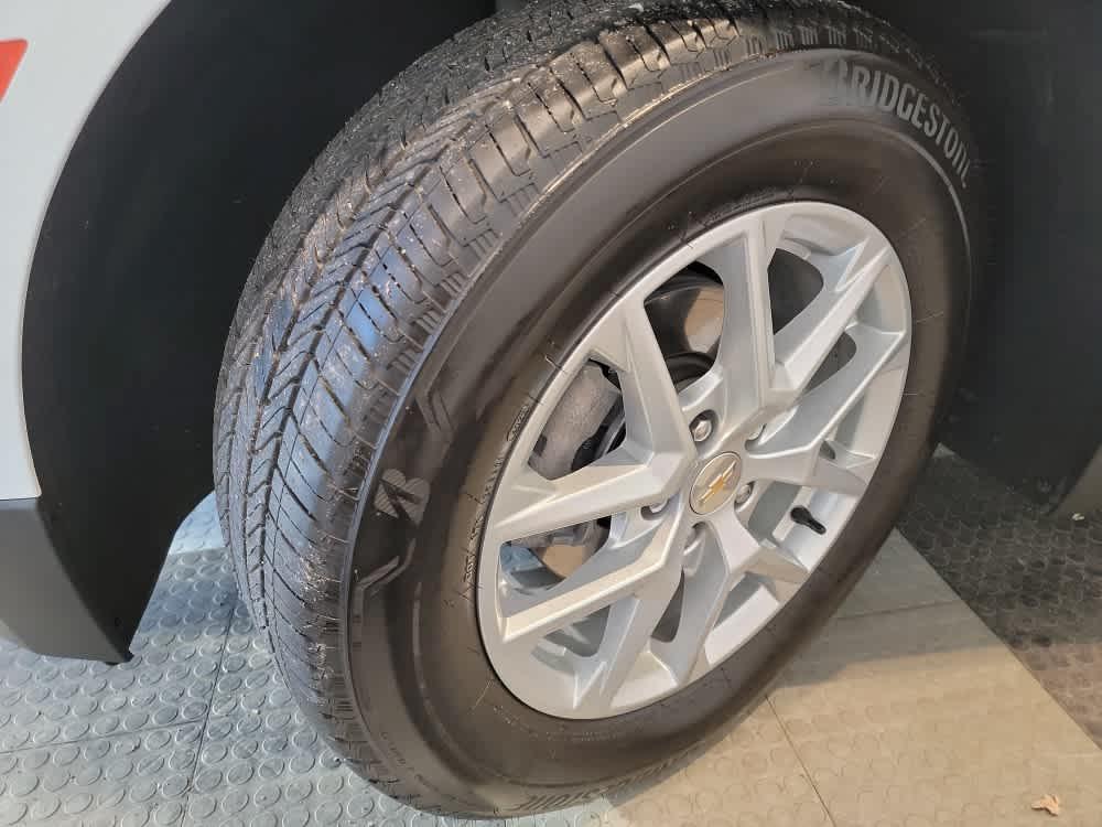 used 2023 Chevrolet Equinox car, priced at $21,900