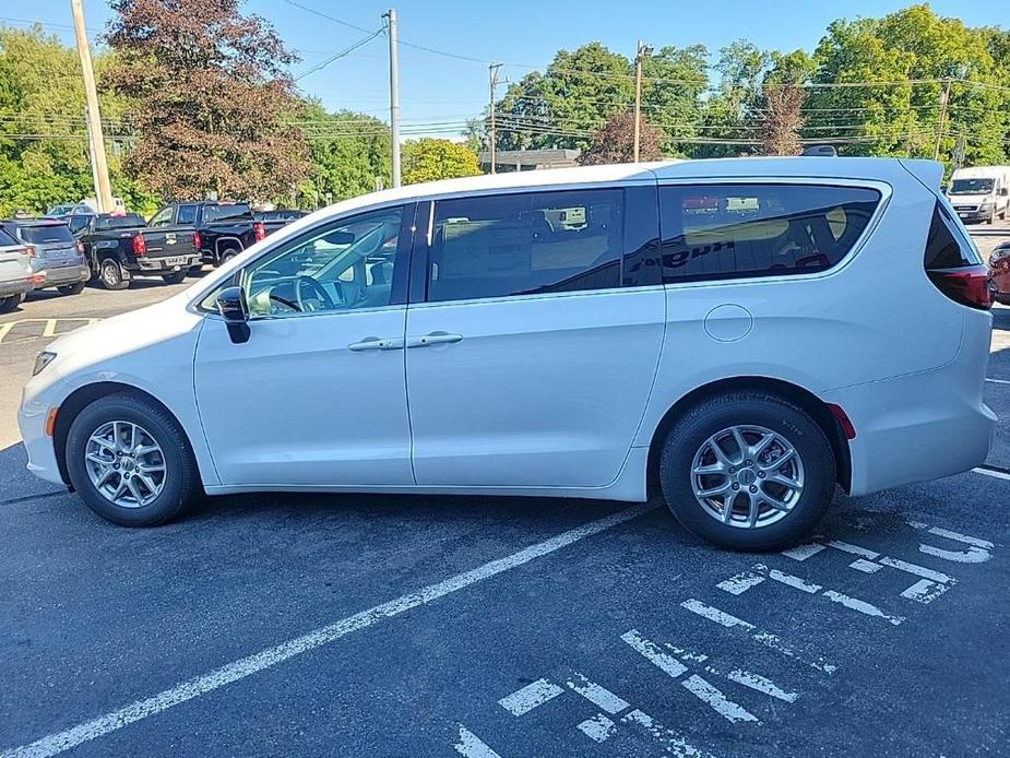 new 2024 Chrysler Pacifica car, priced at $39,049