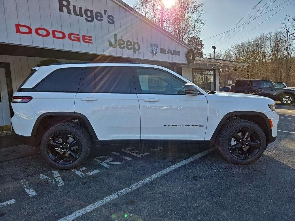 new 2025 Jeep Grand Cherokee car, priced at $49,440