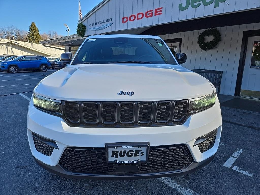 new 2025 Jeep Grand Cherokee car, priced at $49,440