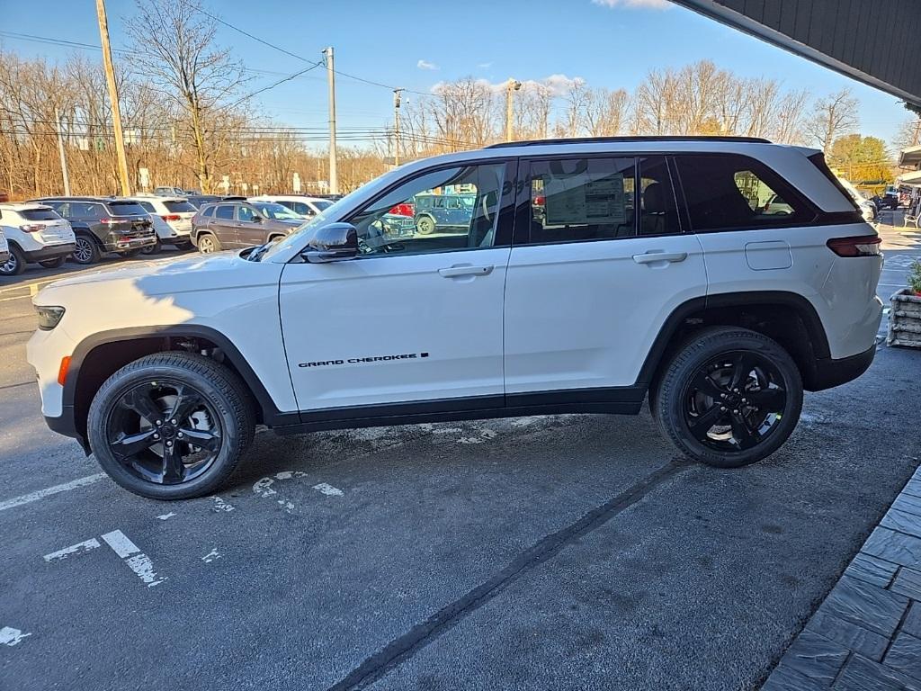 new 2025 Jeep Grand Cherokee car, priced at $49,440