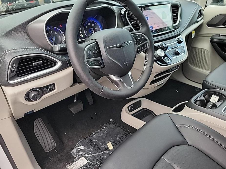 new 2024 Chrysler Pacifica car, priced at $42,069