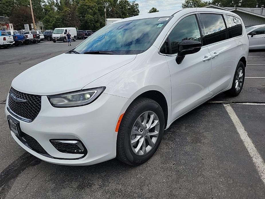 new 2024 Chrysler Pacifica car, priced at $42,069