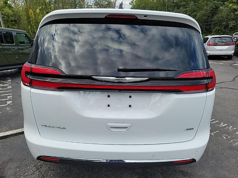 new 2024 Chrysler Pacifica car, priced at $42,069