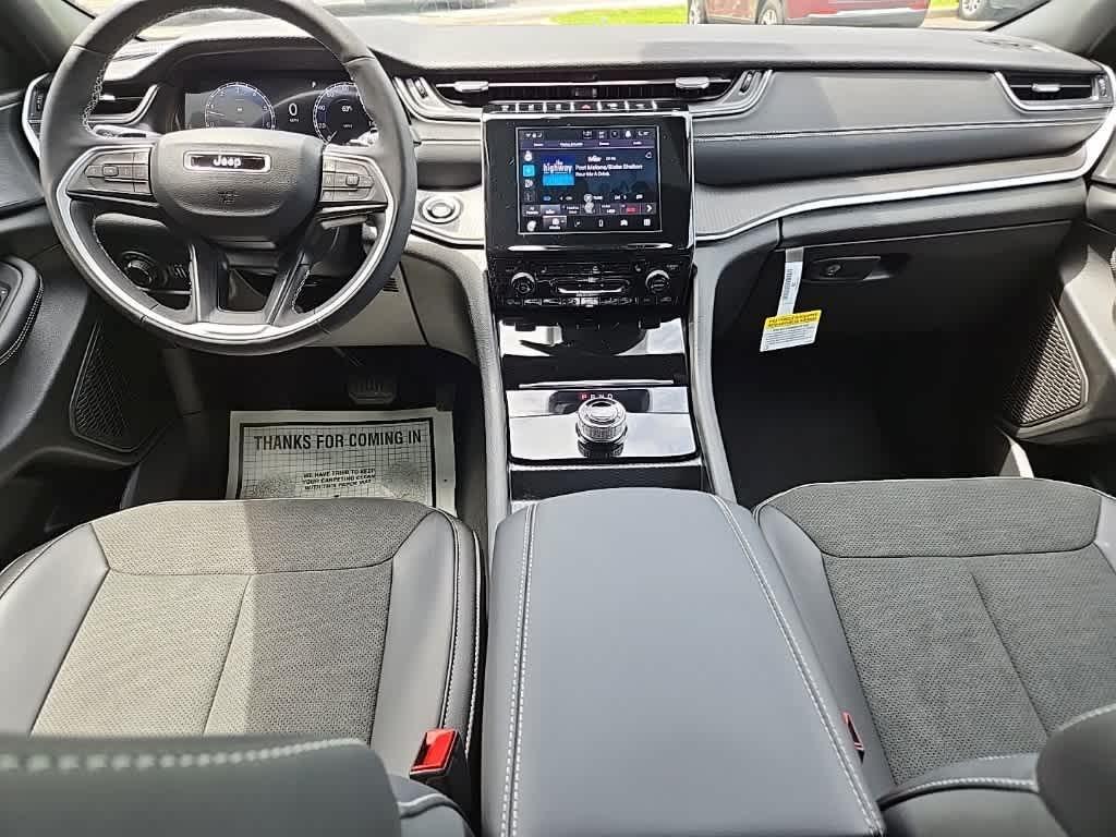 new 2025 Jeep Grand Cherokee car, priced at $44,355