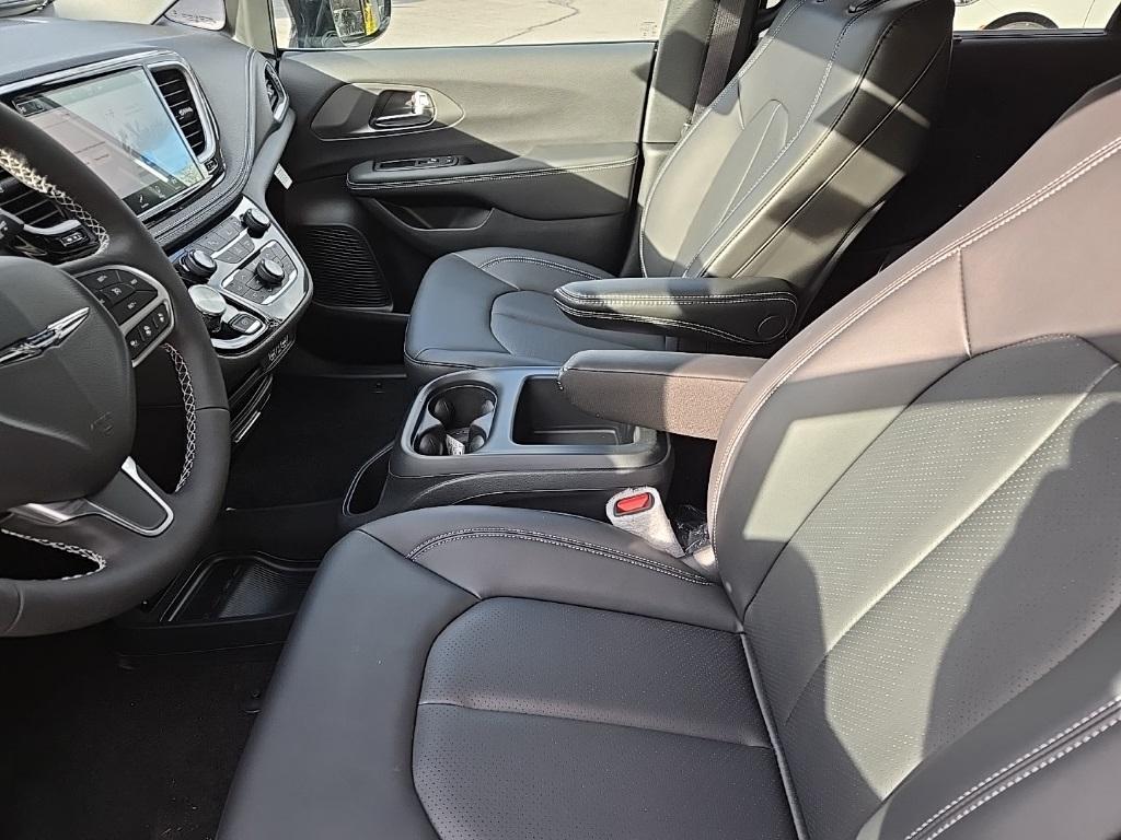 new 2025 Chrysler Pacifica car, priced at $41,145