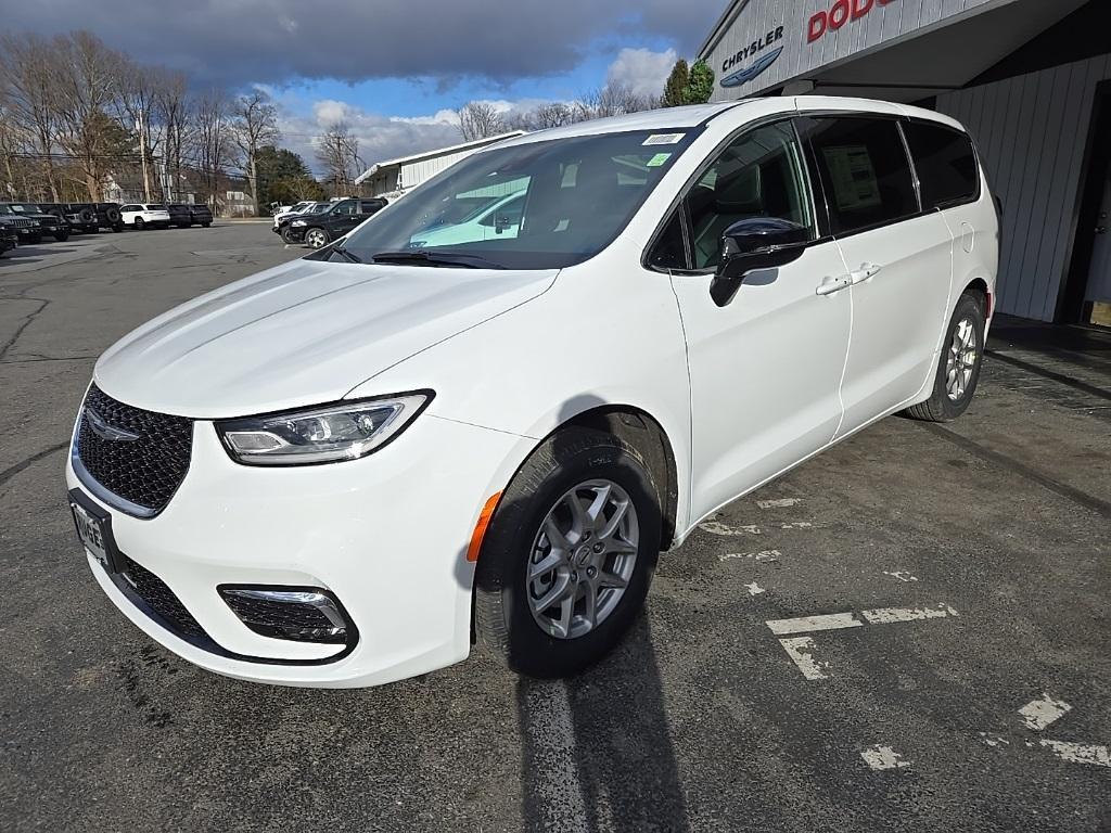 new 2025 Chrysler Pacifica car, priced at $41,145