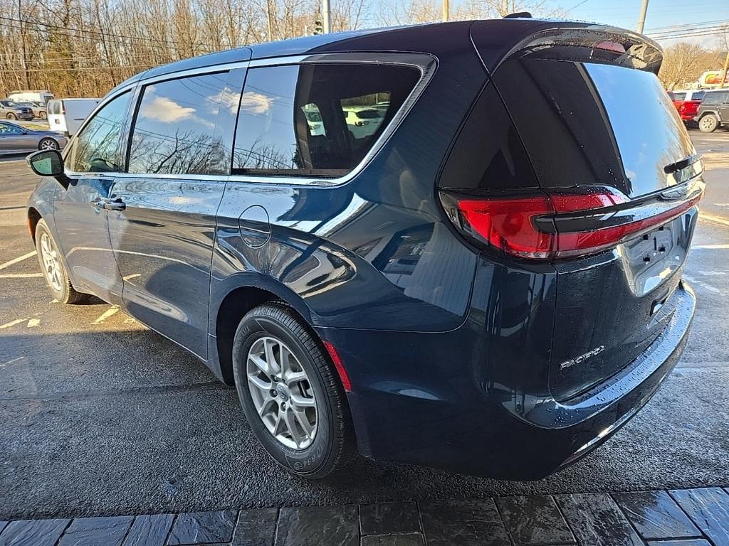 new 2025 Chrysler Pacifica car, priced at $41,640