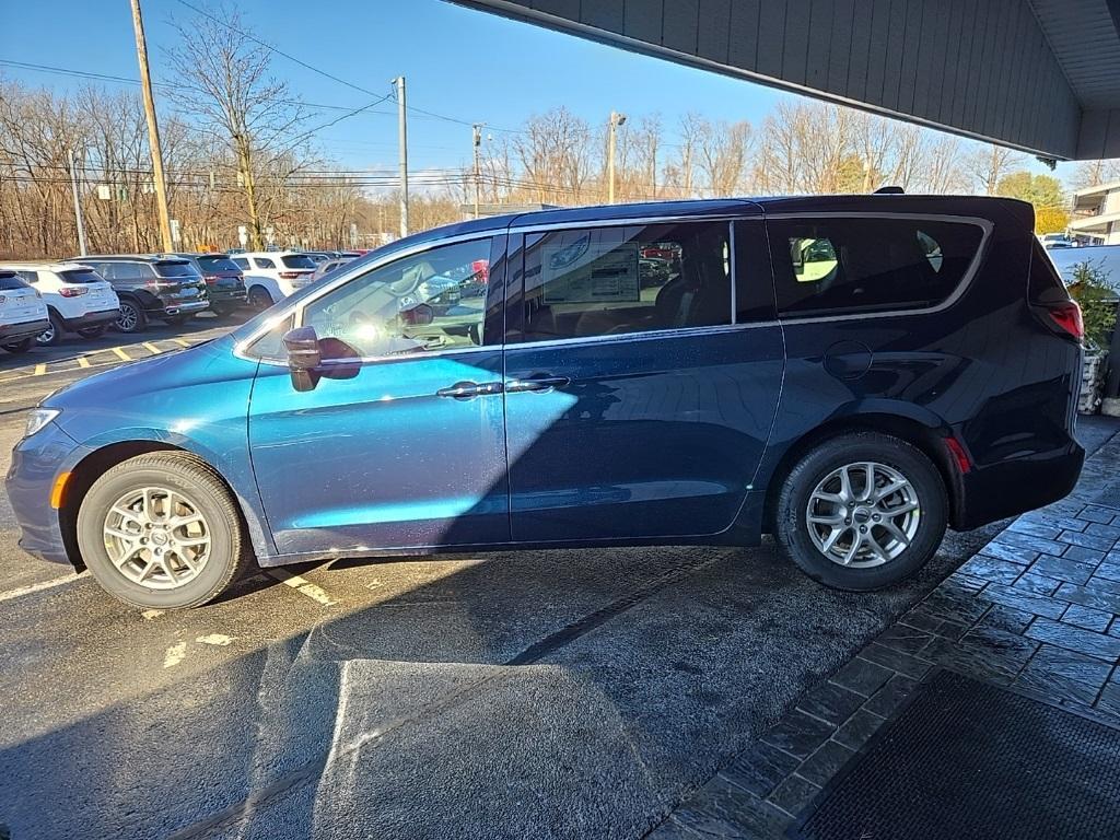 new 2025 Chrysler Pacifica car, priced at $41,640