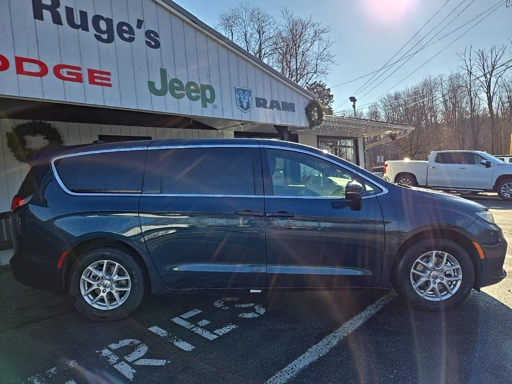 new 2025 Chrysler Pacifica car, priced at $41,640