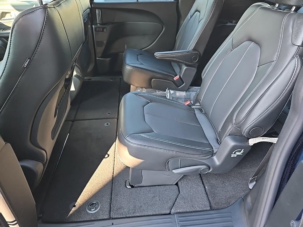 new 2025 Chrysler Pacifica car, priced at $41,640