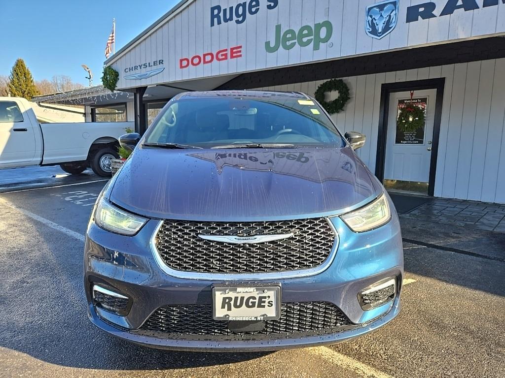 new 2025 Chrysler Pacifica car, priced at $41,640