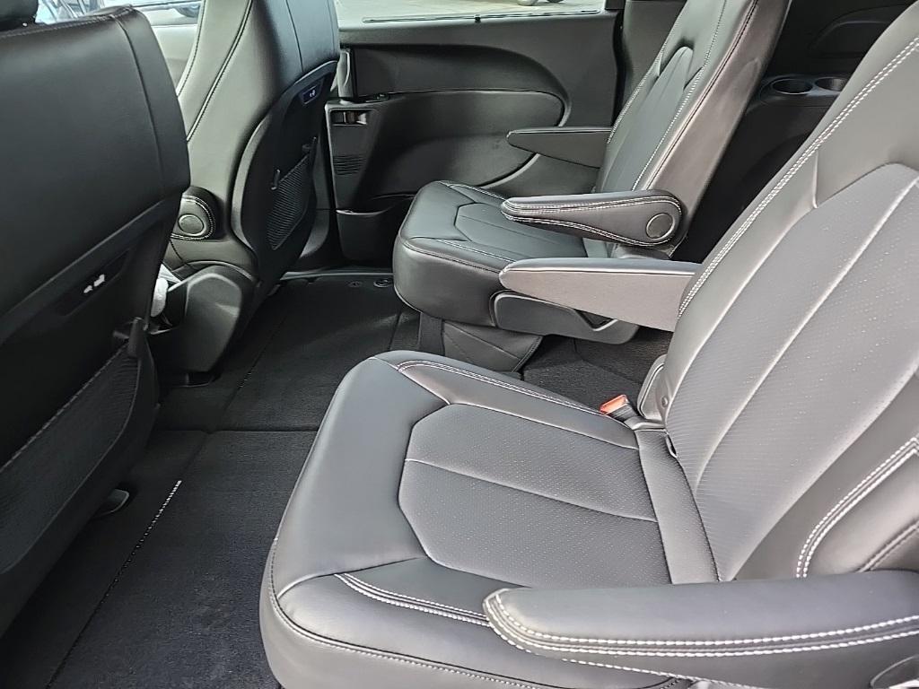 new 2025 Chrysler Pacifica car, priced at $44,635