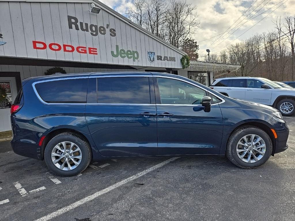 new 2025 Chrysler Pacifica car, priced at $44,635