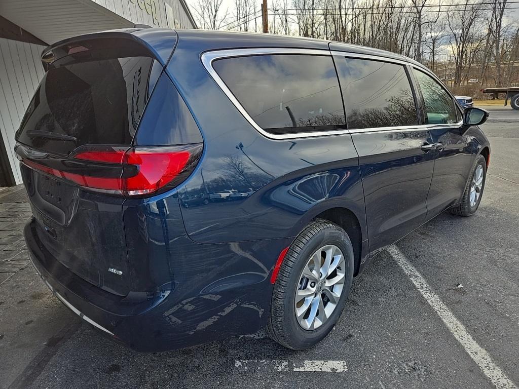 new 2025 Chrysler Pacifica car, priced at $44,635