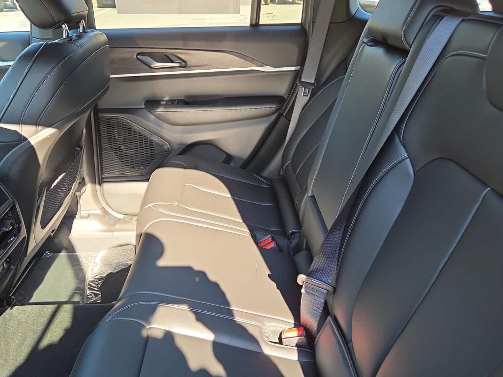 new 2025 Jeep Grand Cherokee car, priced at $50,910