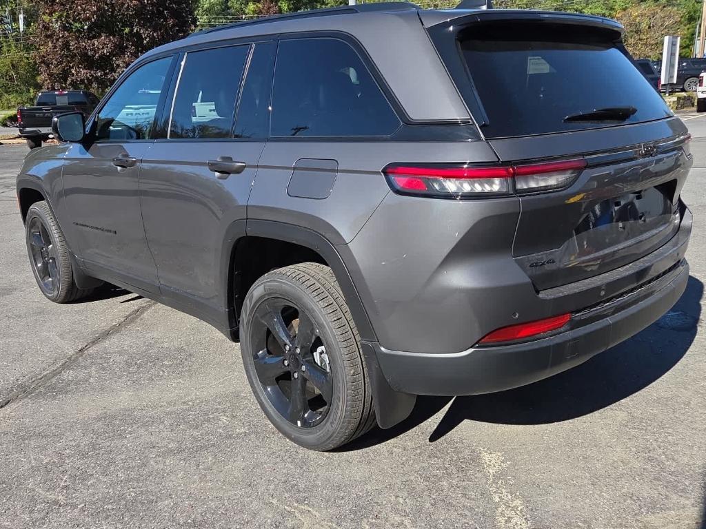 new 2025 Jeep Grand Cherokee car, priced at $50,910