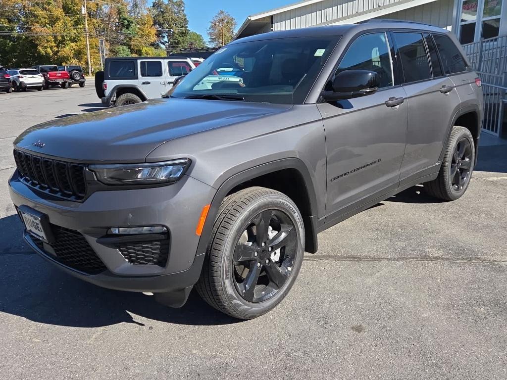 new 2025 Jeep Grand Cherokee car, priced at $50,910