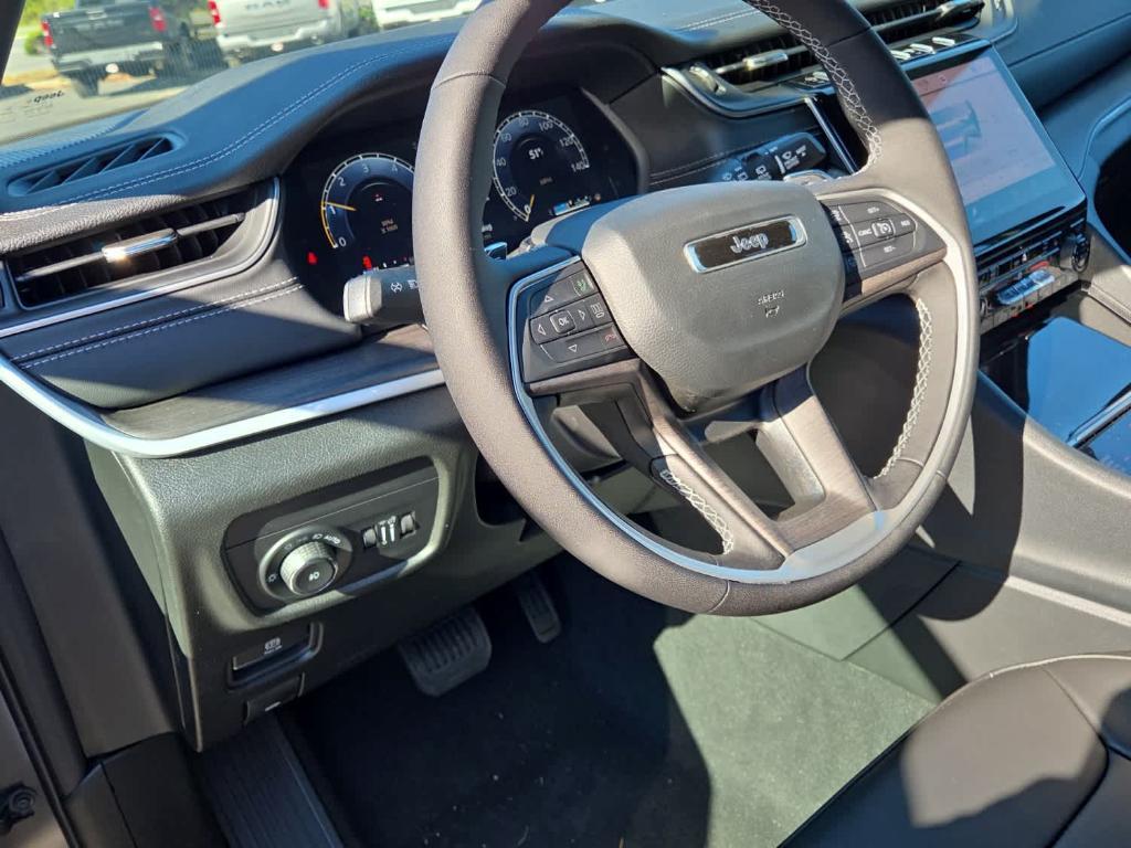 new 2025 Jeep Grand Cherokee car, priced at $50,910