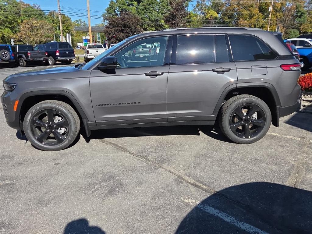 new 2025 Jeep Grand Cherokee car, priced at $50,910