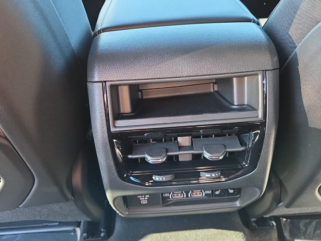 new 2025 Jeep Grand Cherokee car, priced at $50,910