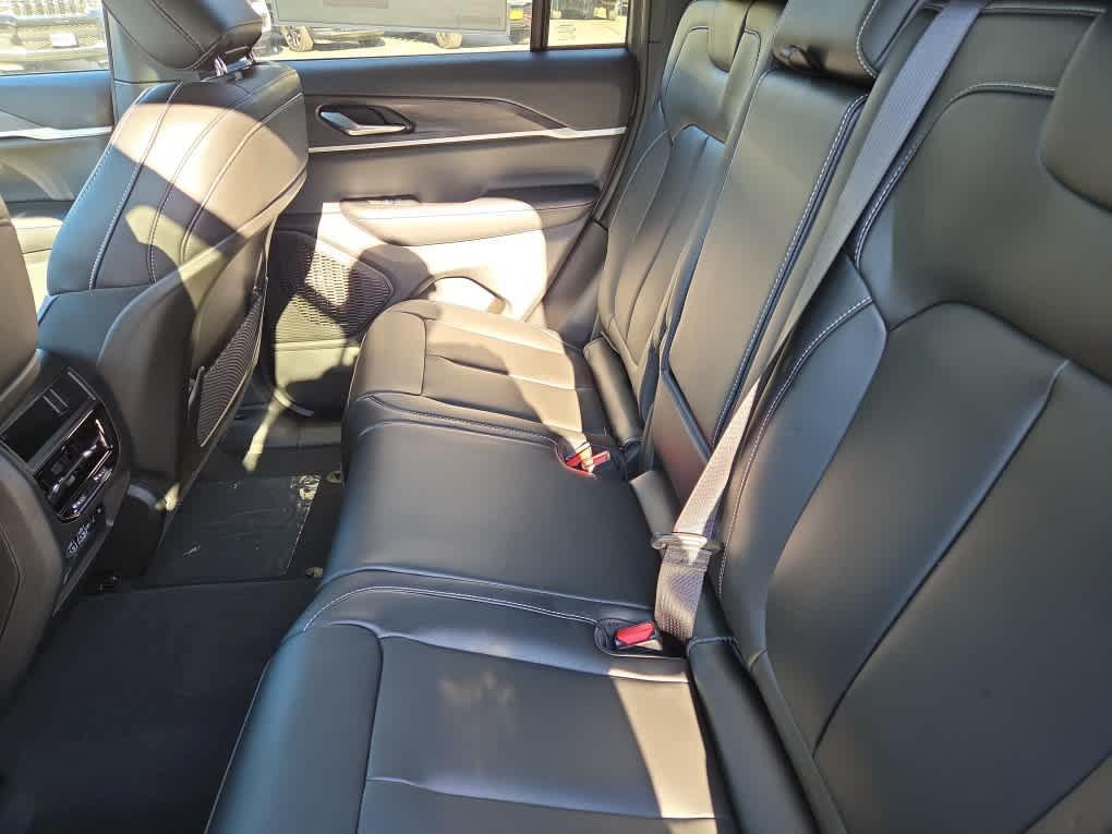 new 2025 Jeep Grand Cherokee car, priced at $45,670