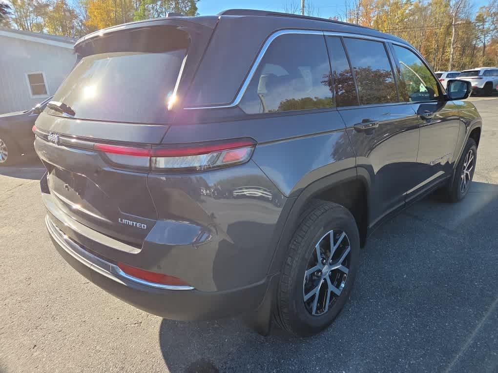 new 2025 Jeep Grand Cherokee car, priced at $45,670