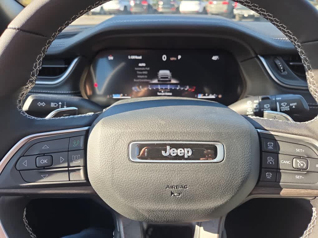 new 2025 Jeep Grand Cherokee car, priced at $45,670
