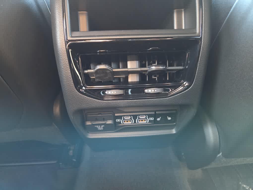 new 2025 Jeep Grand Cherokee car, priced at $45,670