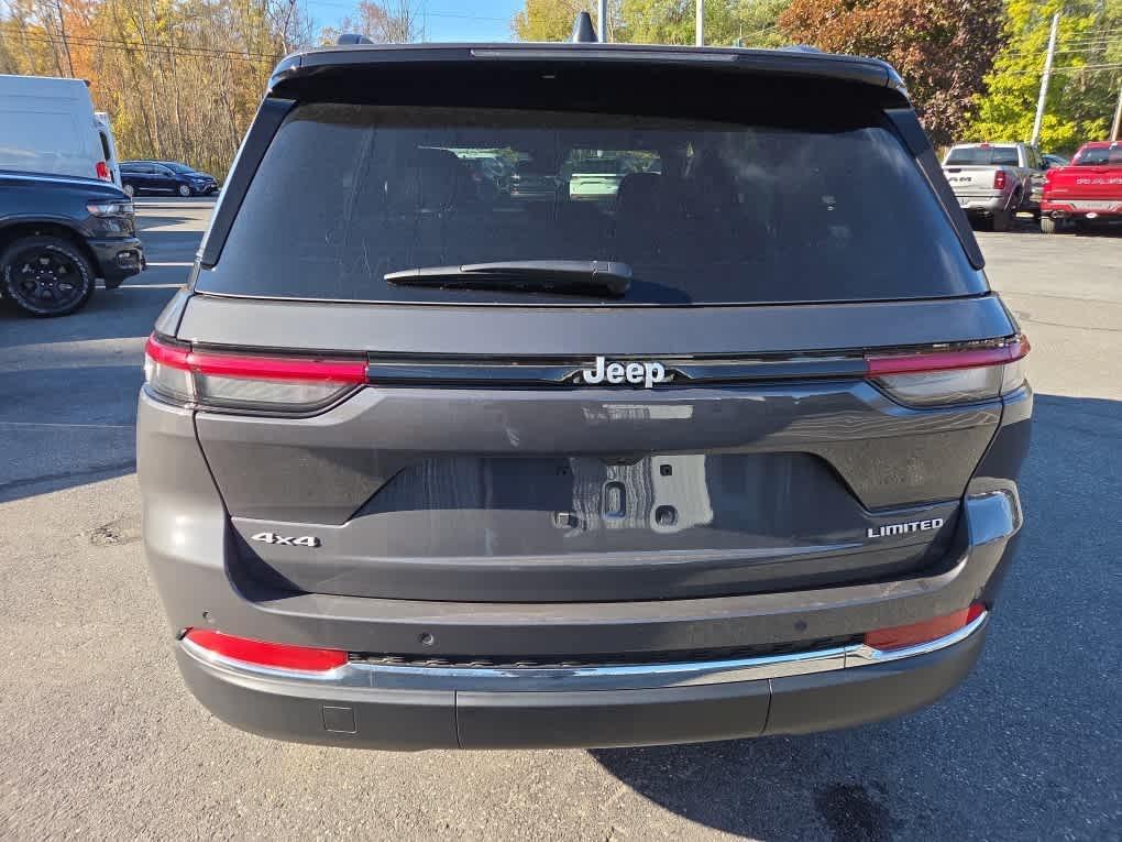 new 2025 Jeep Grand Cherokee car, priced at $45,670